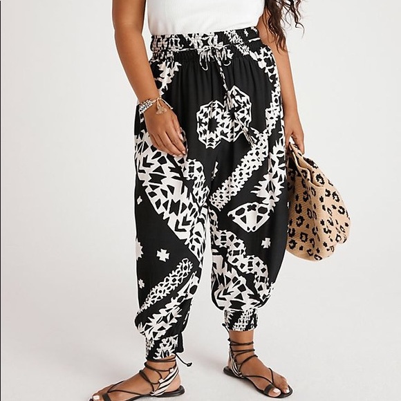 Anthropologie Pants - Anthropologie Aniya Balloon Geometric Joggers